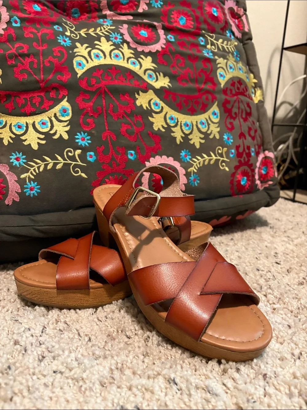 Time and Tru Tan Brown Leather Platform Sandals with Buckle